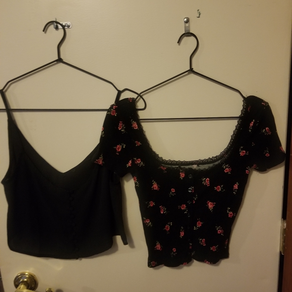 2 crop tops